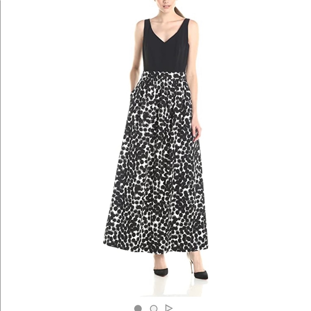 Gorgeous Trina Turk full length dress with pockets